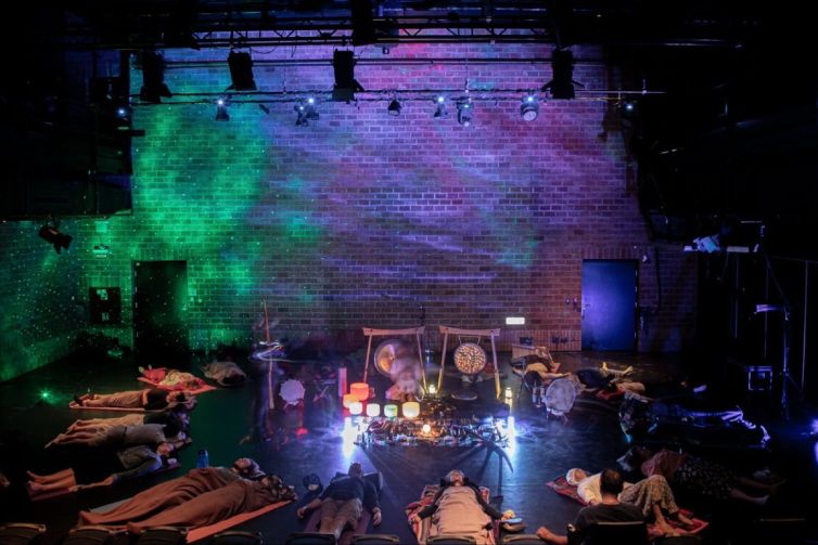 relaksacyjny koncert gongów, mis kryształowych i instrumentów etnicznych